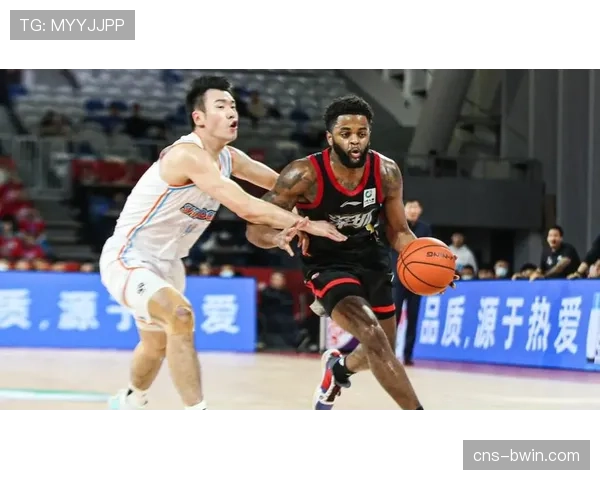 深圳男篮外援磨合渐入佳境 团队化学反应持续提升