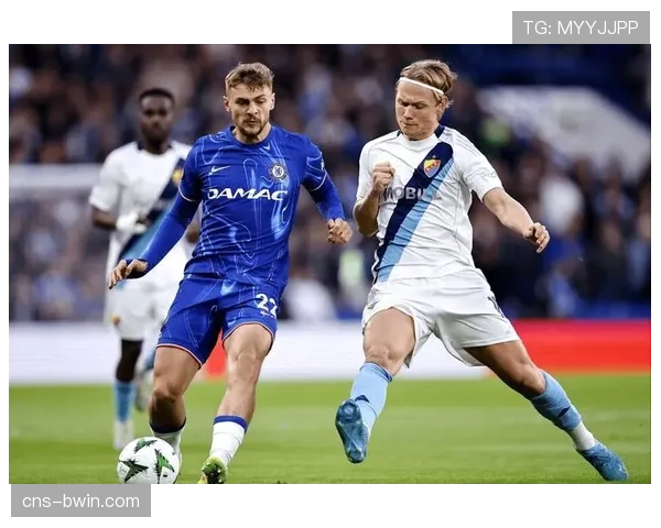 切尔西宽度与半空间组合：两翼拉满吸引边后卫外扩制造肋部刺穿